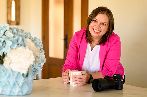Liz Henson personal brand photographer ready for a virtual strategy chat.